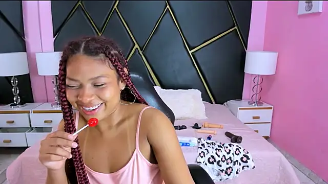 Naomi Tylers online show from 10-25-25, 02:07