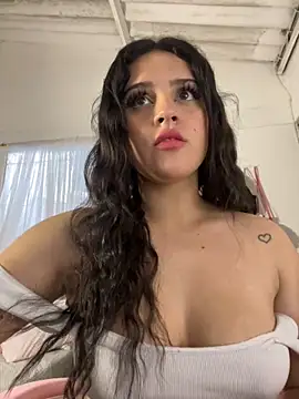 Snapshot of violet-333 chatting on 10-15-25, 01:52 violet-333 online show from 10-15-25, 01:52
