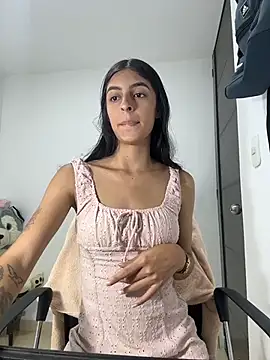 Snapshot of cristel_17 chatting on 10-21-25, 11:37 cristel 17 online show from 10-21-25, 11:37