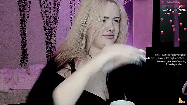 strawberry elfcat online show from 06-11-26, 02:11