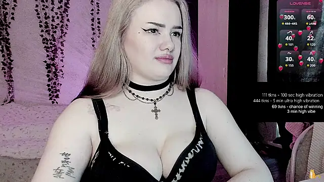 strawberry elfcat online show from 04-30-26, 03:02