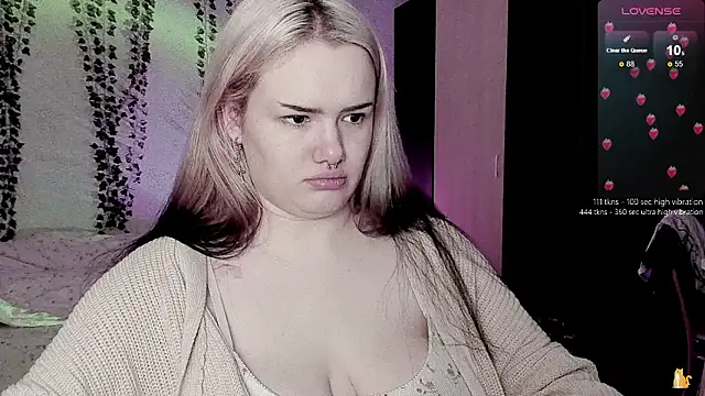 strawberry elfcat online show from 02-01-26, 12:03