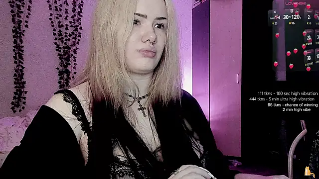 strawberry elfcat online show from 06-11-26, 02:53