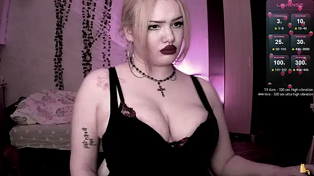 strawberry elfcat online show from 12-01-25, 10:21