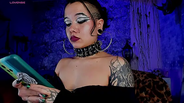 Snapshot of irregular_fetish_ chatting on 02-12-25, 01:41 irregular fetish online show from 02-12-25, 01:41