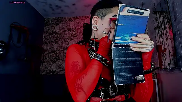 Snapshot of irregular_fetish_ chatting on 03-19-25, 08:32 irregular fetish online show from 03-19-25, 08:32