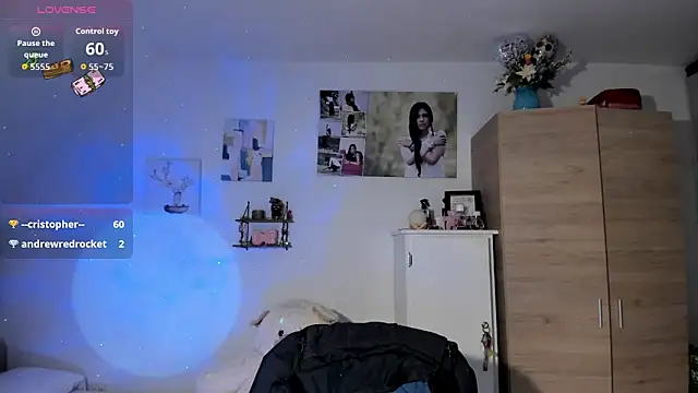Snapshot of VeronikaOlsen chatting on 10-18-25, 02:08 VeronikaOlsen online show from 10-18-25, 02:08