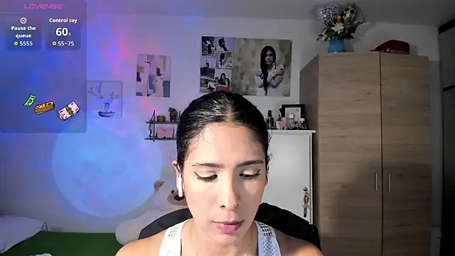 Snapshot of VeronikaOlsen chatting on 10-08-25, 07:58 VeronikaOlsen online show from 10-08-25, 07:58