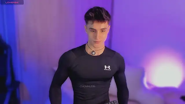 Snapshot of thomklein chatting on 02-06-26, 07:32 thomklein online show from 02-06-26, 07:32