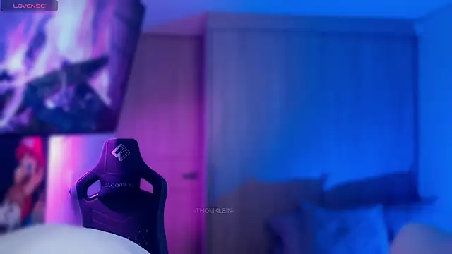 Snapshot of thomklein chatting on 02-25-26, 07:14 thomklein online show from 02-25-26, 07:14