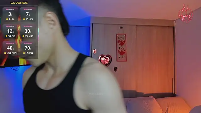 Snapshot of thomklein chatting on 02-14-26, 09:15 thomklein online show from 02-14-26, 09:15