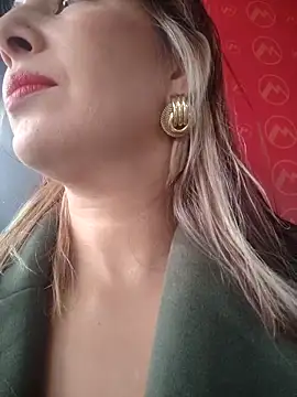 Snapshot of scarlett_moore chatting on 04-24-26, 05:37 scarlett moore online show from 04-24-26, 05:37