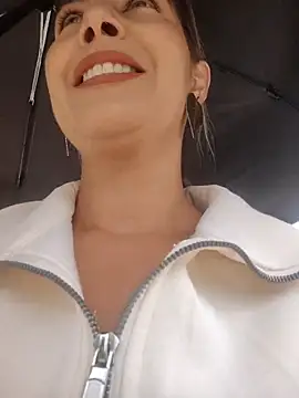 Snapshot of scarlett_moore chatting on 04-19-26, 06:10 scarlett moore online show from 04-19-26, 06:10