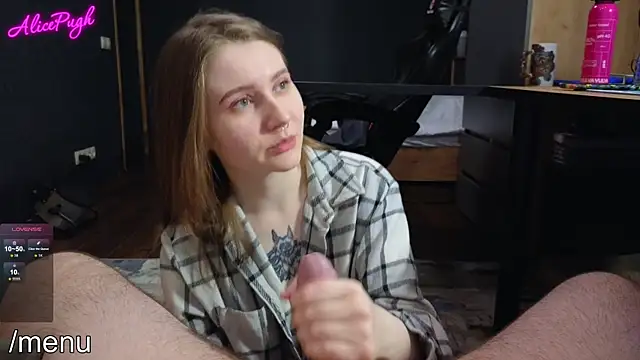Snapshot of alicepugh chatting on 01-26-25, 05:23 alicepugh online show from 01-26-25, 05:23