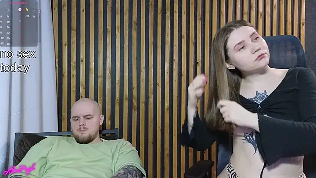 Snapshot of alicepugh chatting on 03-19-25, 07:06 alicepugh online show from 03-19-25, 07:06