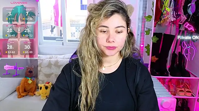 Snapshot of Tawny_cox chatting on 02-19-25, 10:45 Tawny cox online show from 02-19-25, 10:45
