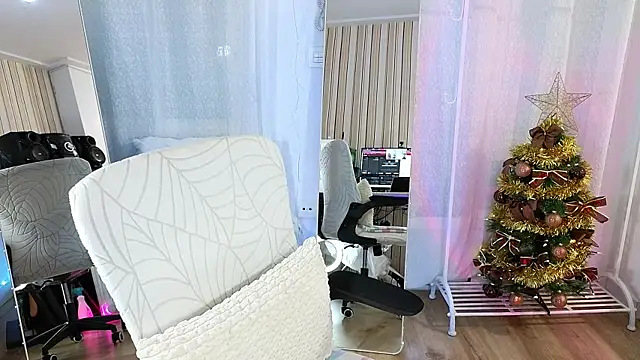 Tawny cox online show from 12-04-25, 09:19