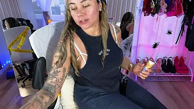 Tawny cox online show from 10-27-25, 03:02