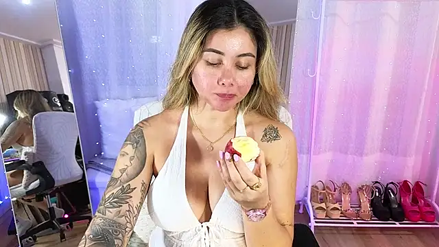 Tawny cox online show from 11-17-25, 10:52