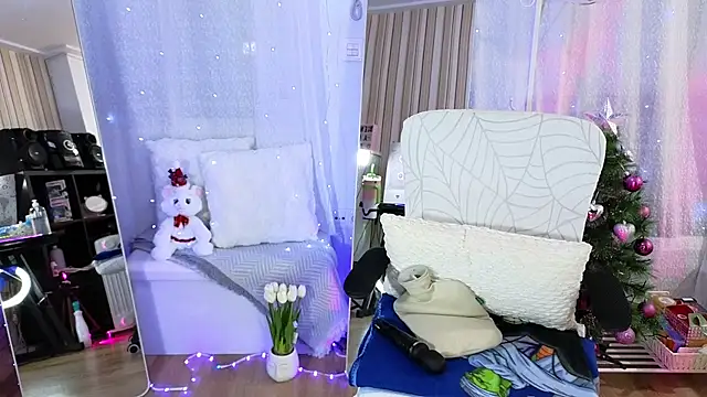 Tawny cox online show from 12-19-25, 10:39