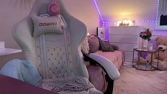 xxbabyxgiiirlxx online show from 01-12-26, 12:12