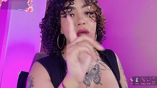 foxxy-lov3 online show from 04-20-26, 02:18