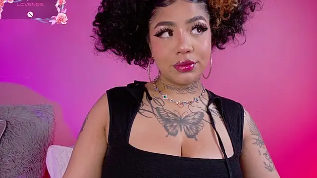 foxxy-lov3 online show from 03-06-26, 01:39