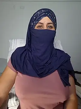 Snapshot of amiraferraz chatting on 10-28-25, 10:31 amiraferraz online show from 10-28-25, 10:31