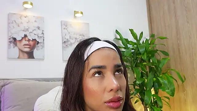 Snapshot of katie_cruz chatting on 05-25-26, 11:09 katie cruz online show from 05-25-26, 11:09