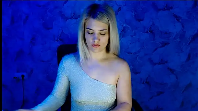 Snapshot of nika_gold1 chatting on 10-15-25, 01:08 nika gold1 online show from 10-15-25, 01:08