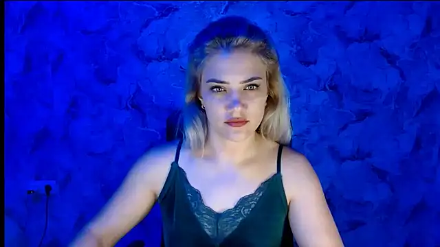 Snapshot of nika_gold1 chatting on 09-25-25, 08:42 nika gold1 online show from 09-25-25, 08:42
