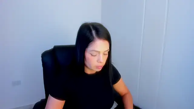 Snapshot of dominique21_ chatting on 02-27-26, 11:15 dominique21 online show from 02-27-26, 11:15