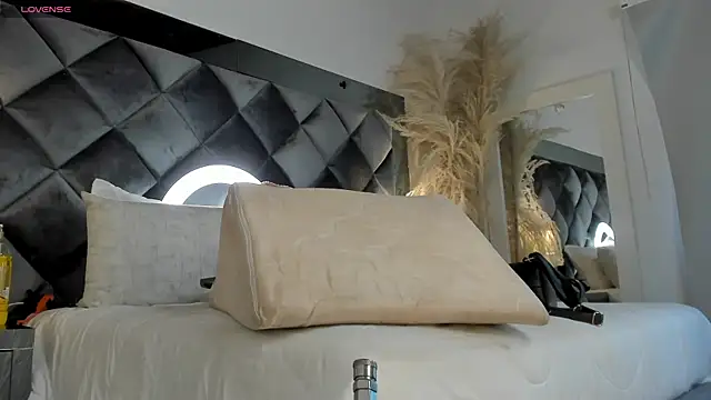 sofhiaa adaams online show from 11-05-25, 09:07