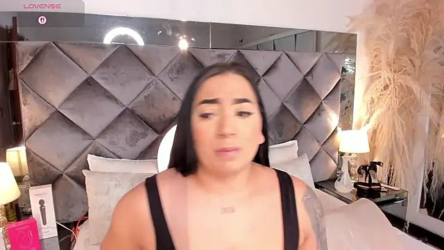 sofhiaa adaams online show from 11-18-25, 09:29