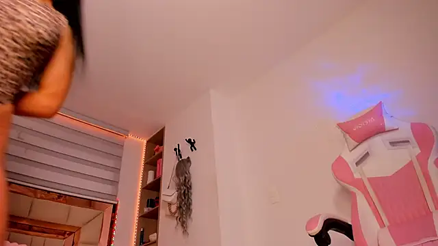 andreafernandz online show from 05-11-26, 01:51