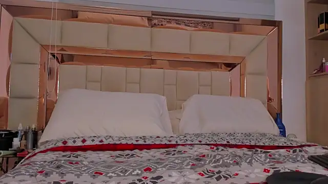 Snapshot of violetta-brown1 chatting on 02-06-25, 04:10 violetta-brown1 online show from 02-06-25, 04:10