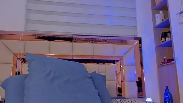 Snapshot of violetta-brown1 chatting on 03-01-25, 05:20 violetta-brown1 online show from 03-01-25, 05:20