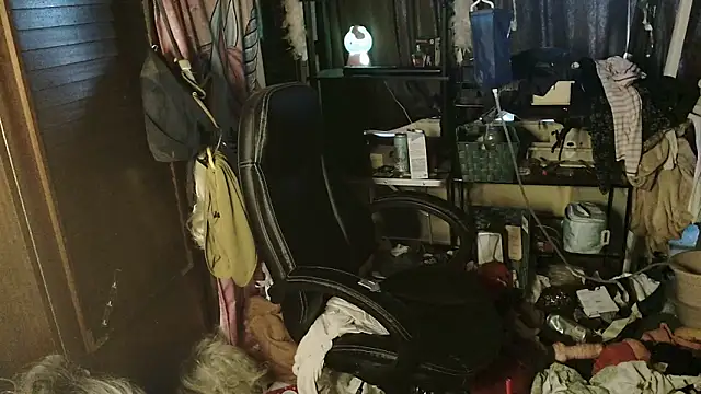 Ombeline1 online show from 12-22-25, 08:25