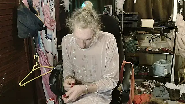 Ombeline1 online show from 11-20-25, 05:52