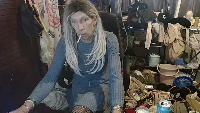 Ombeline1 online show from 12-15-25, 11:27