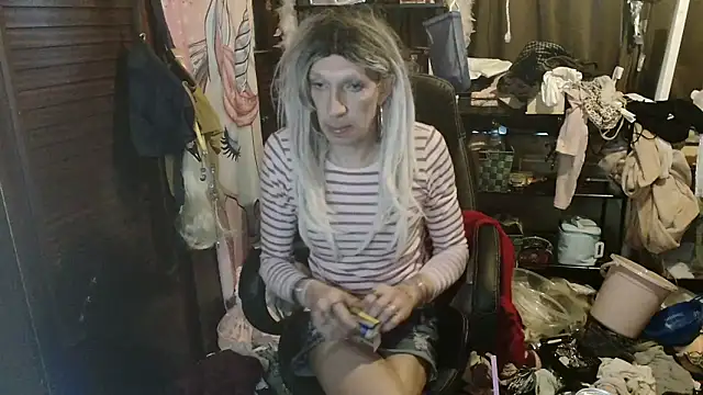 Ombeline1 online show from 12-18-25, 08:19