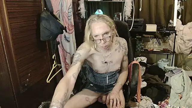 Ombeline1 online show from 11-18-25, 05:22