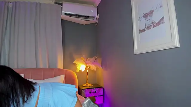AmedeeaBanks online show from 06-15-26, 07:02