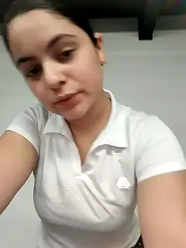 Snapshot of Lia_Hurley chatting on 10-08-25, 12:17 Lia Hurley online show from 10-08-25, 12:17