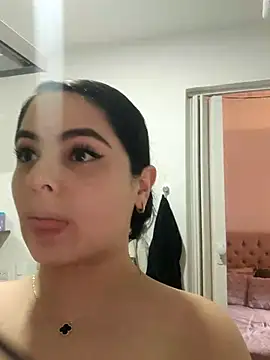 Lia Hurley online show from 12-15-25, 08:03