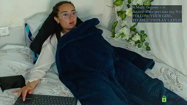 Hot Candy  online show from 04-23-26, 03:46