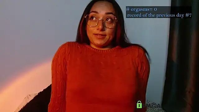 Snapshot of Hot_Candy_ chatting on 09-28-25, 03:46 Hot Candy online show from 09-28-25, 03:46