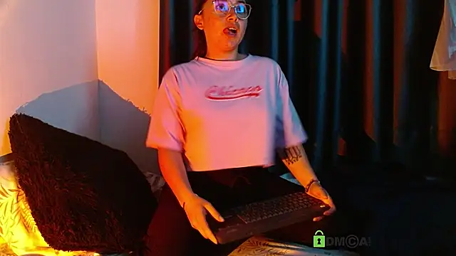 Snapshot of Hot_Candy_ chatting on 09-18-25, 02:14 Hot Candy online show from 09-18-25, 02:14