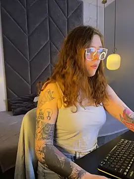 Snapshot of SophiePure chatting on 10-14-25, 08:53 SophiePure online show from 10-14-25, 08:53
