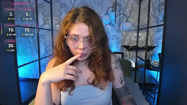 Snapshot of SophiePure chatting on 10-02-25, 08:45 SophiePure online show from 10-02-25, 08:45